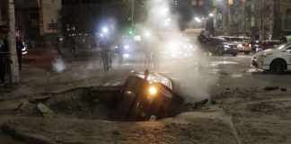 В центре столицы случился прорыв теплотрассы В центре столицы случился прорыв теплотрассы