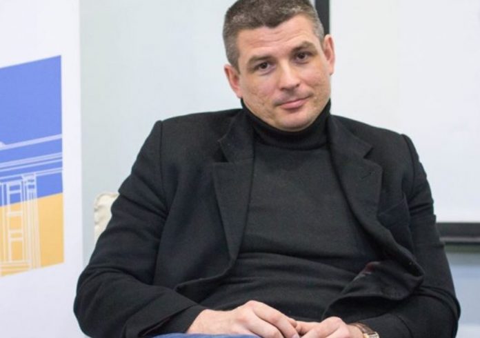 Гладких Валентин Валерьевич - биография. Политолог. Семья. Возраст. Личная жизнь. Стаханов