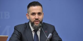 Максим Нефедов обвинил волонтерку в пособничестве боевикам ДНР Максим Нефедов обвинил волонтерку в пособничестве боевикам ДНР