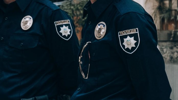 Суд оправдал двух патрульных из Борисполя, которые надели на мужчину наручники