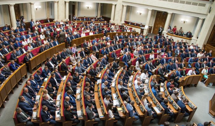 Названы имена нардепов, которые пропустили больше заседаний ВР в декабре