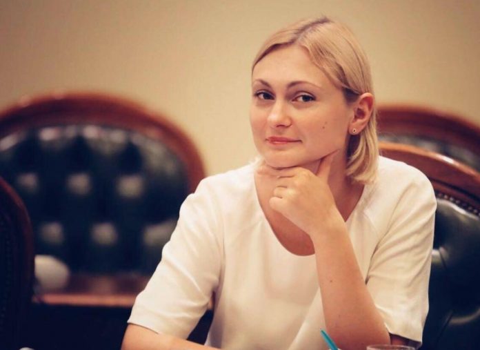 Кравчук Евгения Михайловна (Кравчук Євгенія) - биография. Депутат. Слуга Народа. Декларация. Семья. Муж