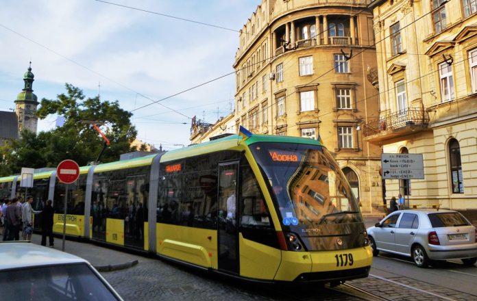 «ПриватБанк» внезапно поднял стоимость проезда в электротранспорте Львова