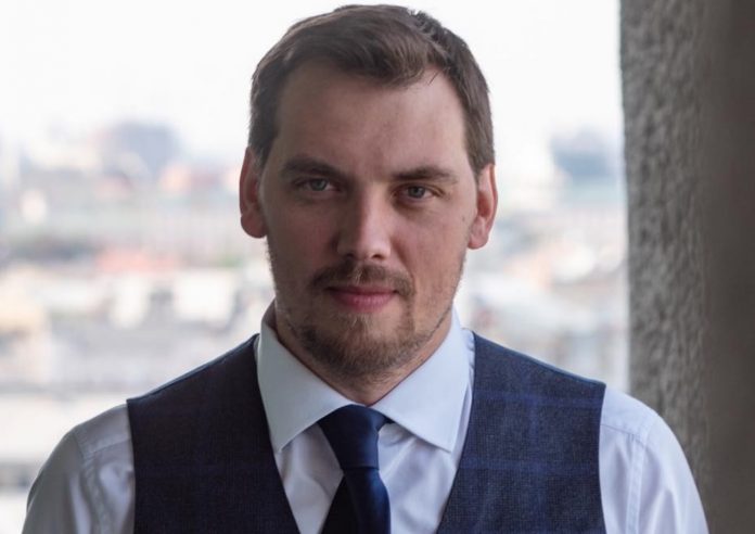 Алексей Гончарук прокомментировал ситуацию с зарплатами министров
