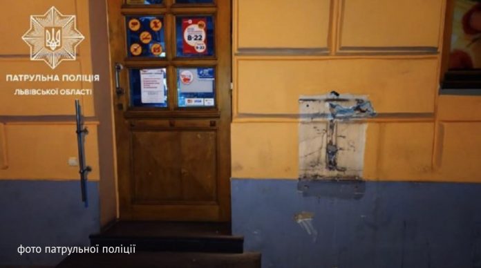 Во Львове задержали таксиста, который украл терминал
