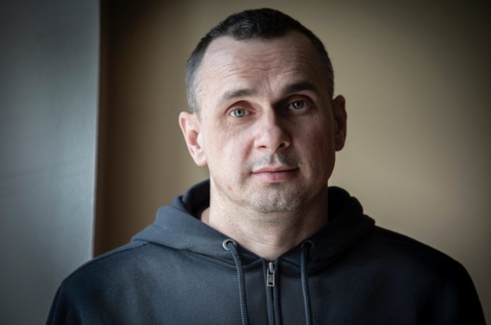 Сенцов считает, что Крым и Донбасс можно вернуть только после ухода Путина