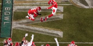 Канзас-Сити Чифс впервые за 50 лет выиграли Super-Bowl Канзас-Сити Чифс впервые за 50 лет выиграли Super-Bowl