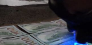 В Луцке задержали полицейского при получении взятки В Луцке задержали полицейского при получении взятки