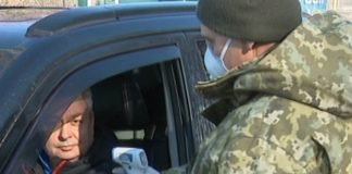 Сумские пограничники проверяют состояние здоровья людей, въезжающих в Украину Сумские пограничники проверяют состояние здоровья людей, въезжающих в Украину