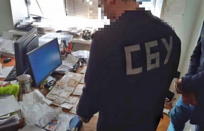 На Полтавщине второй раз задержали на взятке местного чиновника