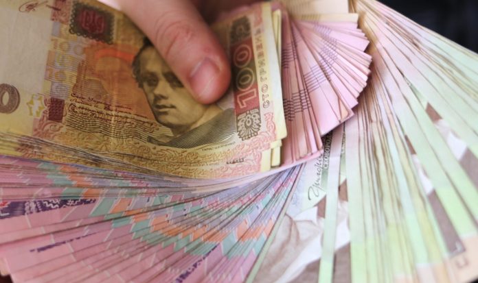 НБУ существенно снизил курс гривны на 12 марта