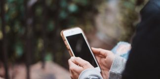 Правительство обещает рассылать украинцам СМС-ки о коронавирусе Правительство обещает рассылать украинцам СМС-ки о коронавирусе