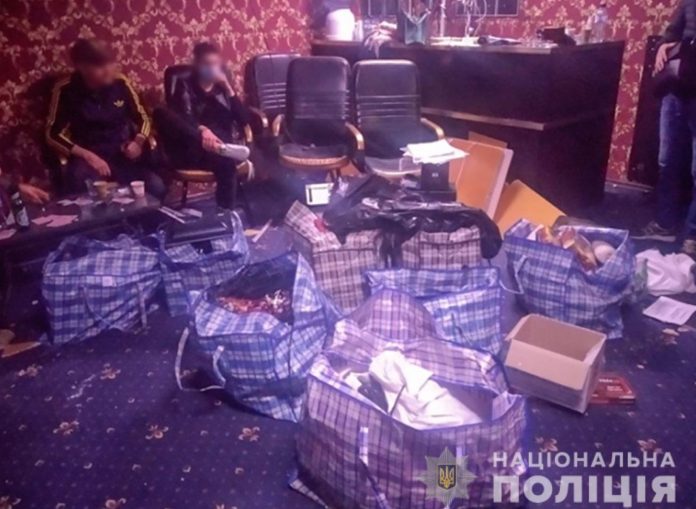 Полиция Полтавы задержала посетителей нелегального казино во время карантина