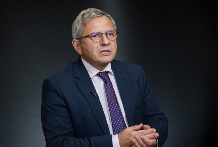 Устенко Олег Леонидович - биография. Экономист. Фонд Блейзера. Советник Зеленского. Семья. Жена. Сын