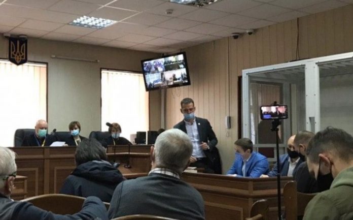 Суд отложил до осени рассмотрение дела о расстрелах на Институтской