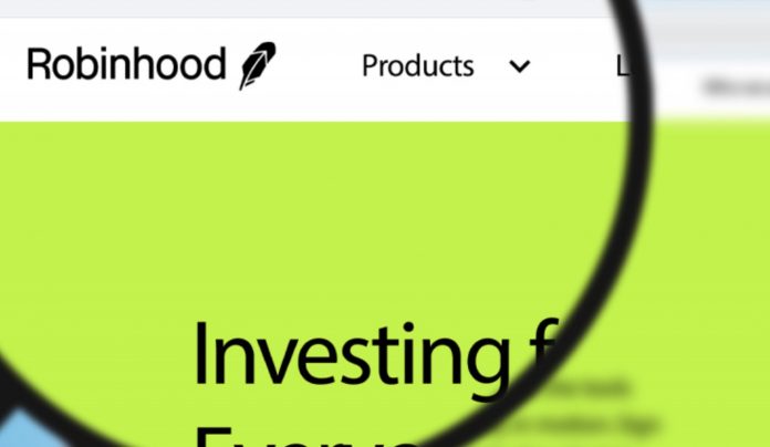Брокерское приложение Robinhood приветствовало Бенджамина Мельницки в качестве нового директора по комплаенсу, который также занимает ту же должность в Grayscale Investments. Он присоединился к Grayscale в начале января этого года.